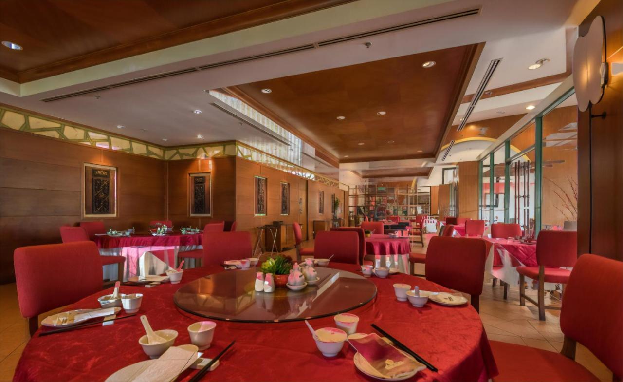 The Pacific Sutera Hotel Kota Kinabalu Buitenkant foto The interior of the restaurant